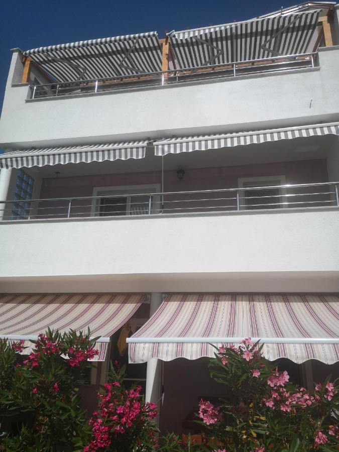 Apartmani Ima ロバニスカ エクステリア 写真